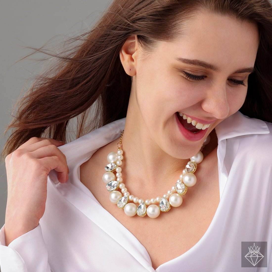 EYRA Necklace Crystal & Pearl Statement