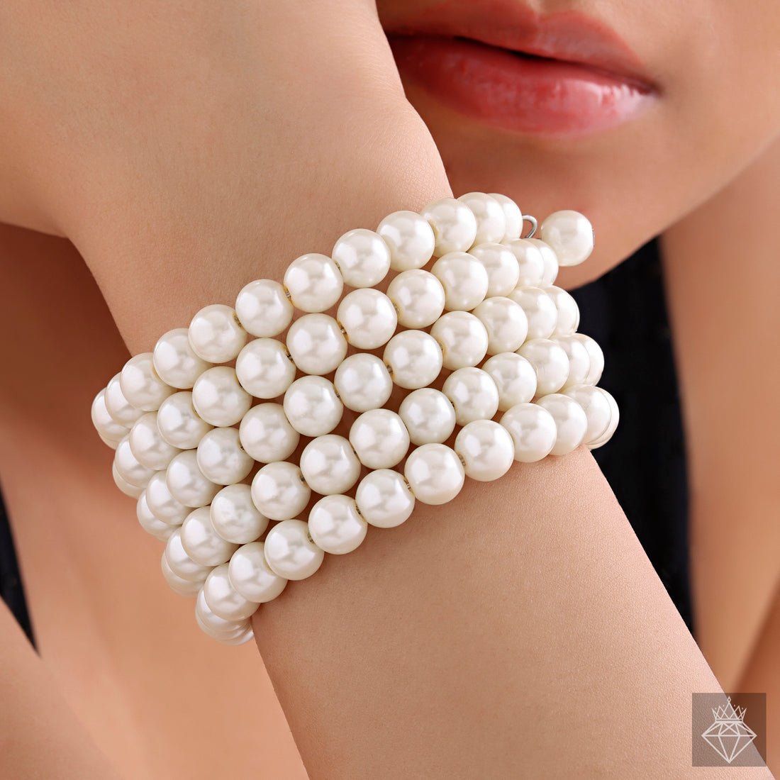 EYRA Bracelet Multilayered Spiral Pearl