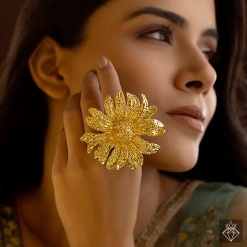 EYRA Ring Anti-Tarnish Golden Sunflower (Adjustable Size)