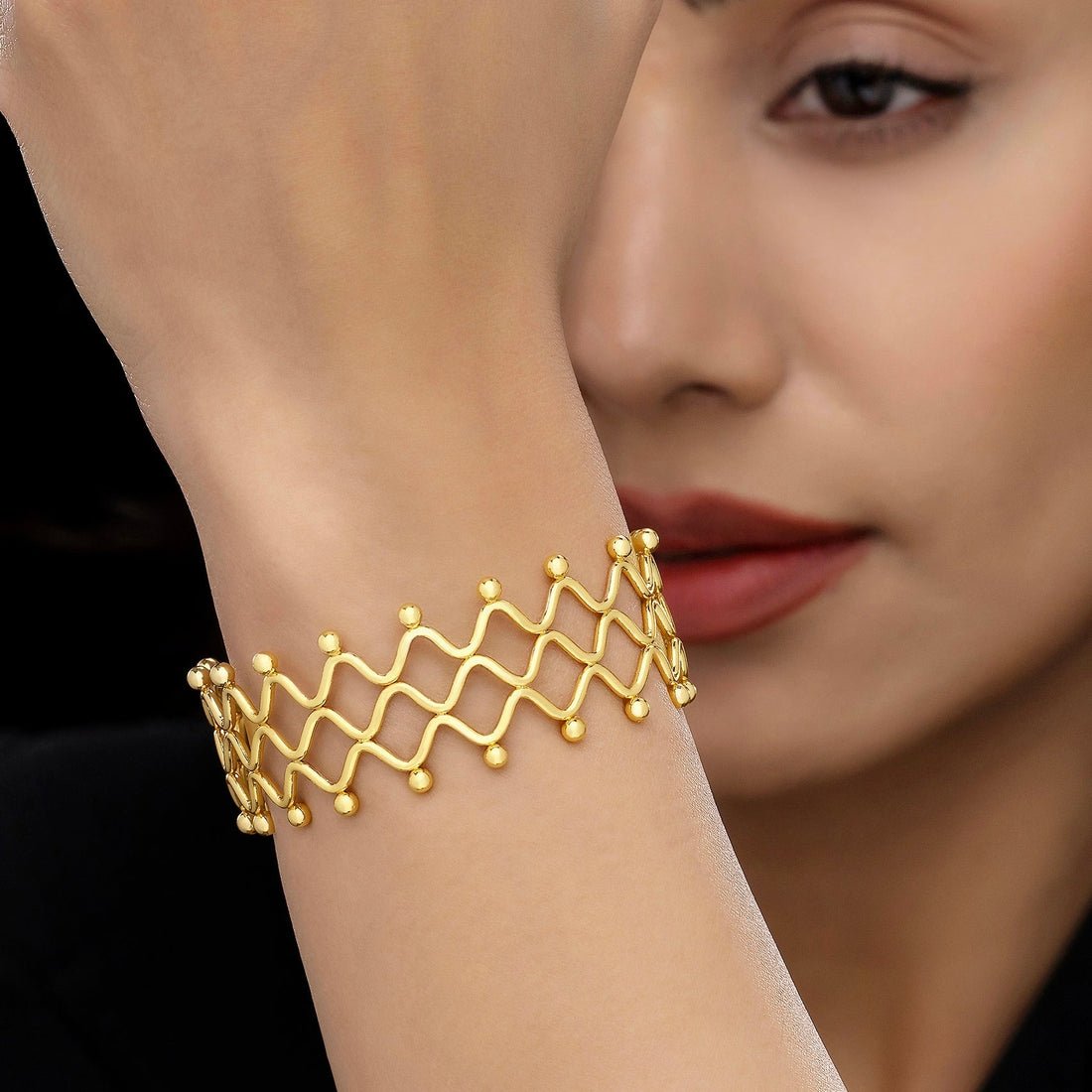 EYRA Bracelet Anti-Tarnish Golden Bangle (Adjustable Size)