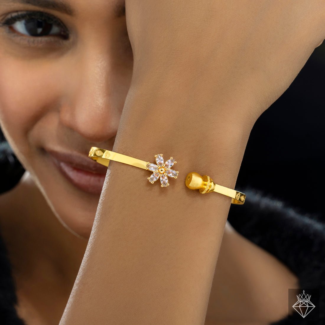 EYRA Bracelet Anti-Tarnish Crystal Flower Bangle (Adjustable Size)
