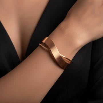 EYRA Bracelet Anti-Tarnish Rose Gold Bangle (Adjustable Size)