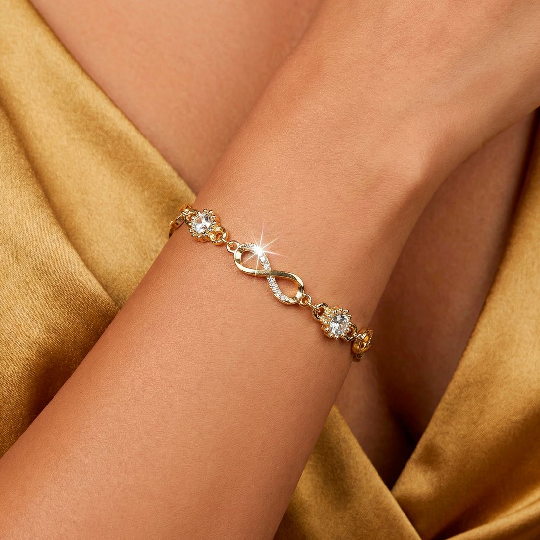 EYRA Bracelet Anti-Tarnish Infinity & Crystal Chain