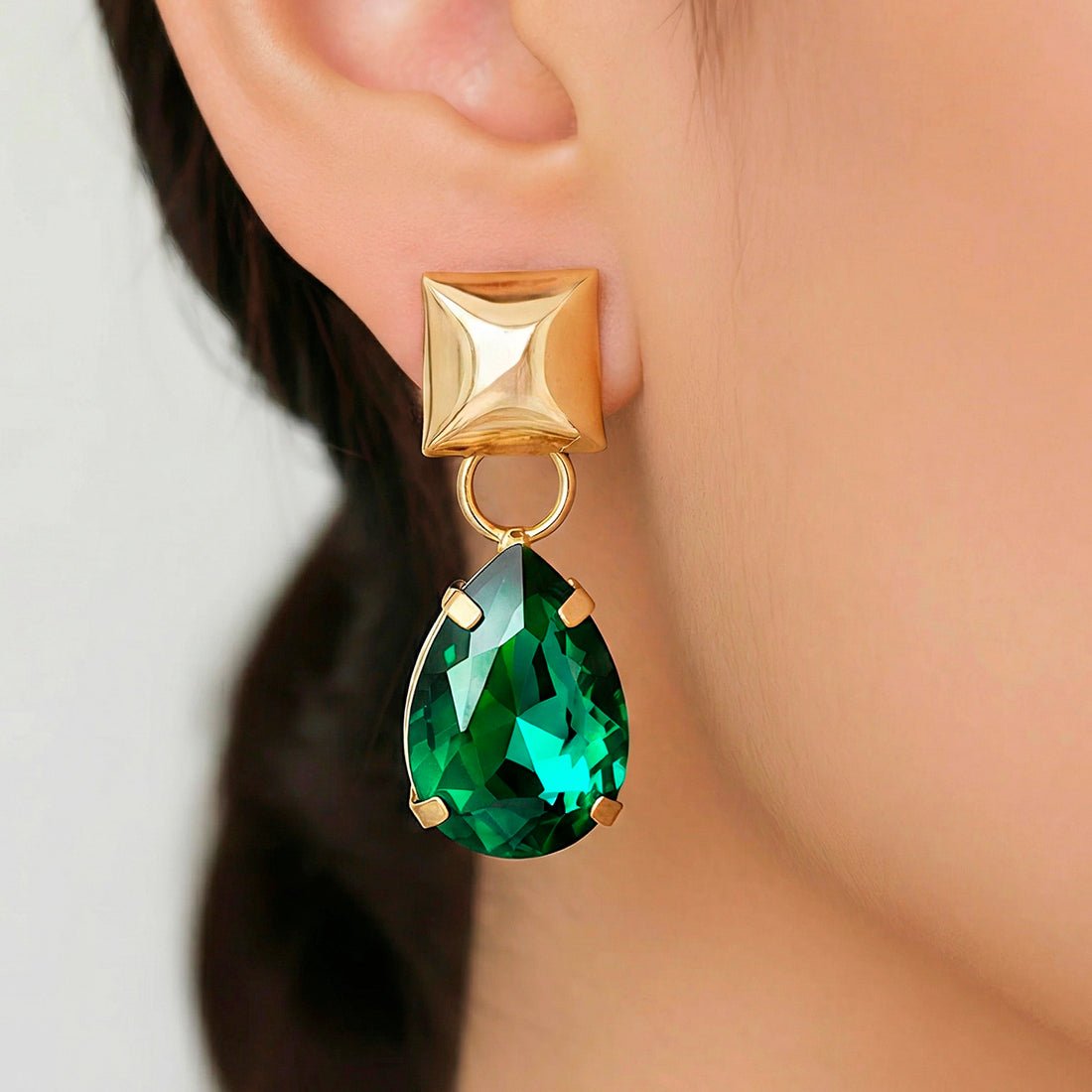 EYRA Necklace Anti-Tarnish Emerald Crystal Set With Earrings